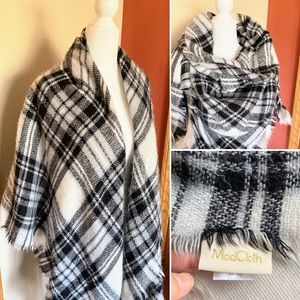 Modcloth large plaid blanket scarf wrap fringe black & white pattern 54”x54”